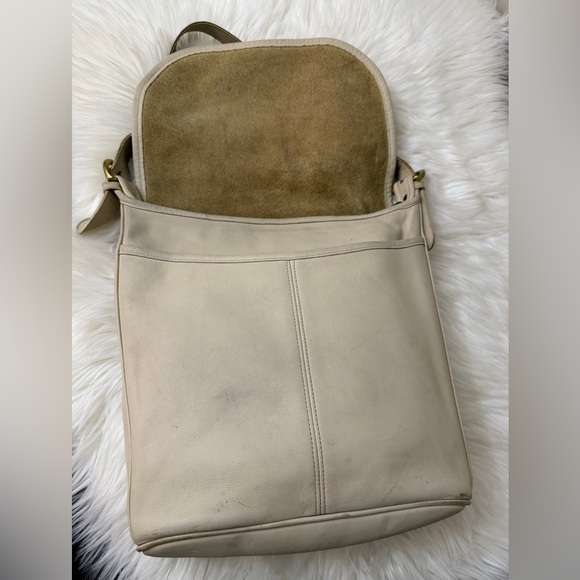 Vintage Coach Crossbody bag. style #4115 - Picture 4 of 12